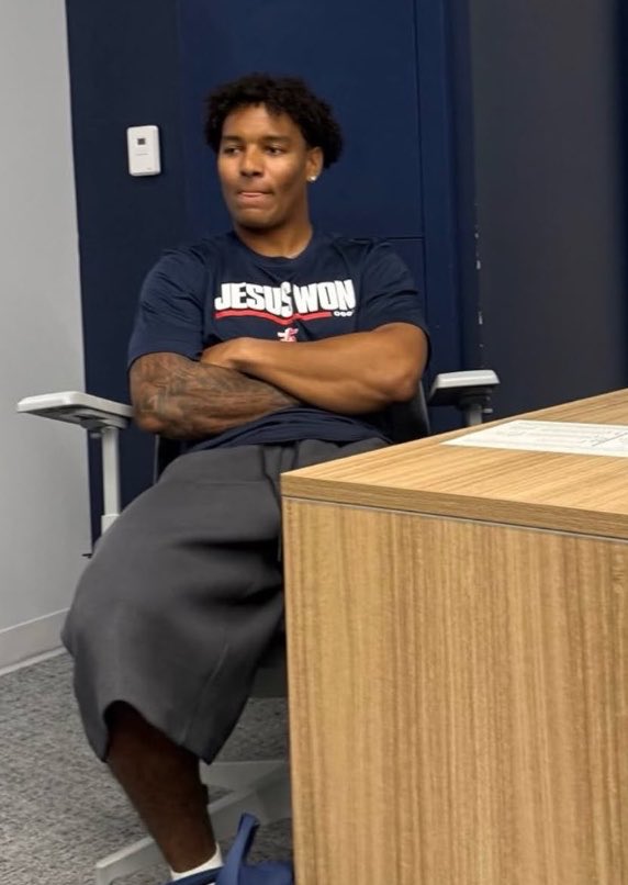 QBAcademyWOL's tweet photo. No sir, incorrect, this is the BEST QB IN AMERICA ❗️✝️ https://t.co/K4p7BnBGSM
