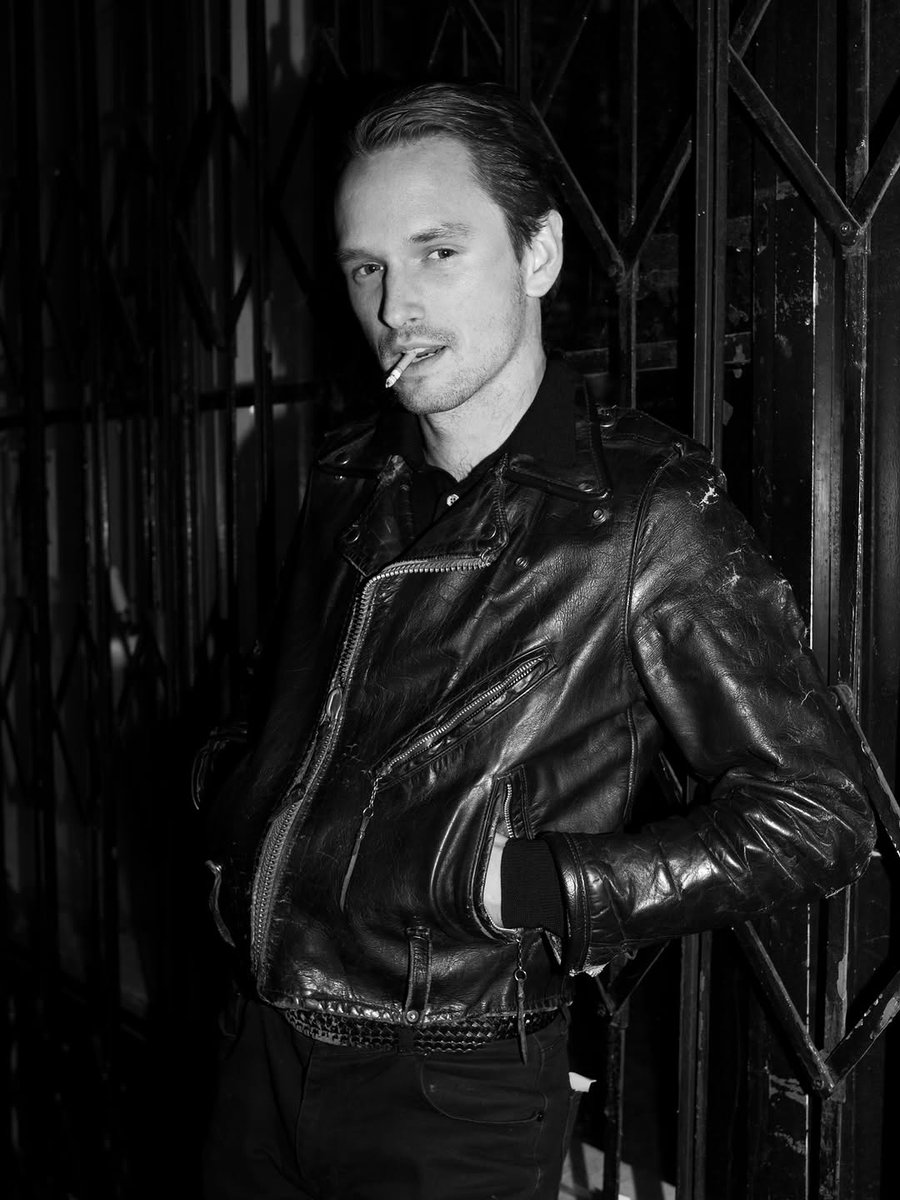 agirlsdiary's tweet photo. HEDI SLIMANE'S ANTHOLOGY

NIGHTCLUBBING
CALIFORNIA DIARY

LOS ANGELES
FEBRUARY AND MARCH
2018 https://t.co/eMfXoK41eo