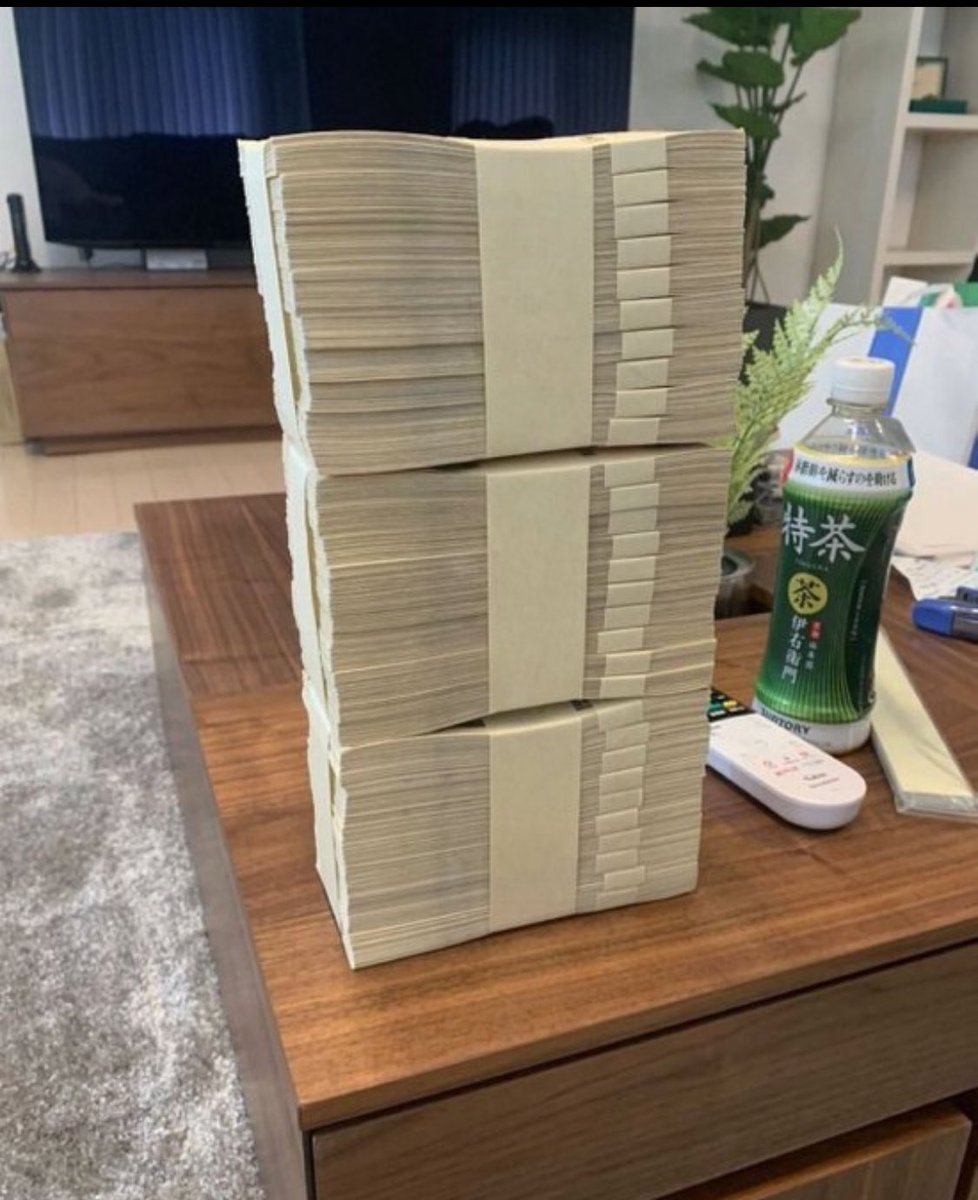 Yosho290j's tweet photo. 正直なところを教えて…！ 毎月の生活費、いくら必要？ ① 10万円 ② 20万円 ③ 30万円 ④ 100万円 リプやDMで、正直な気持ちを聞かせてね 🫶🏻 みんなの答えが知りたいな！ https://t.co/DWQrB0zcYR