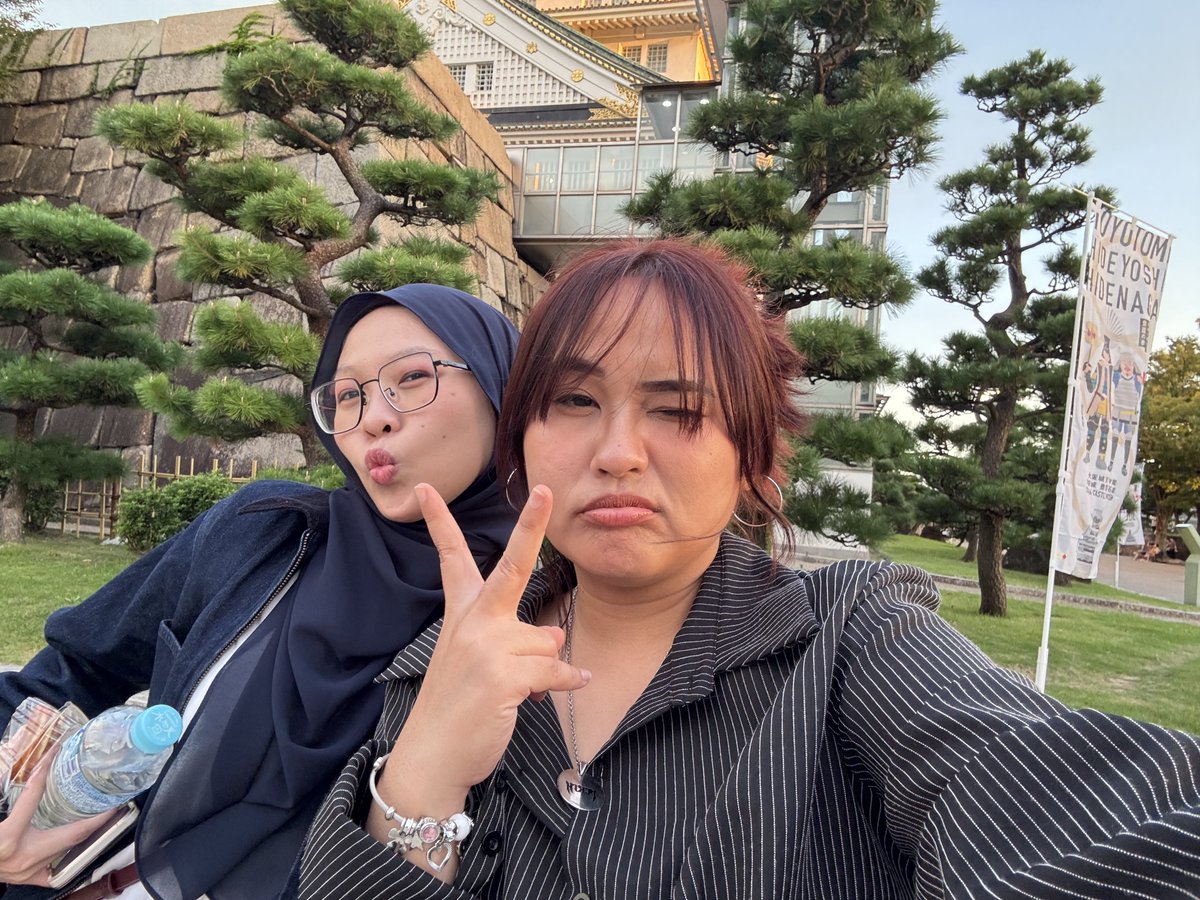 Vieppe's tweet photo. see you next time and thankyou guys🥺❤️
first meet kita ini dah bukan lagi rasa first meet😭 macam dah berkawan lama sangat🤣

@Pedpedtata0807 safe flight sayangkuuu🥺🤍 jumpa next event yaa anak cantik, comel, dan baik hati😘🫂
maafkan kita kita yang berisik ini ya😭🤣

PERTHSANTA NIHON ICHINICHI

#PerthSantaXFanday33inOSAKA