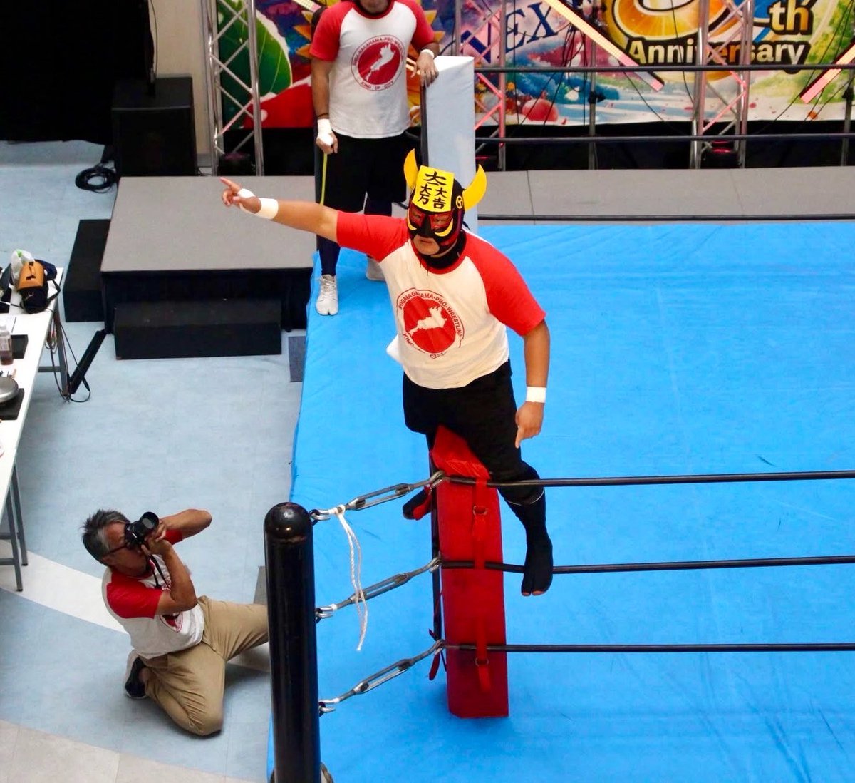 RQmptLUkpkEmvEW's tweet photo. 『長浜プロレス』
ビバシティ彦根大会
ビバシティ彦根センターコート
2026.09.20
#長浜プロレス

入場リングイン時

第一試合
三成 vs ユウキ https://t.co/HFAJZaGpU9