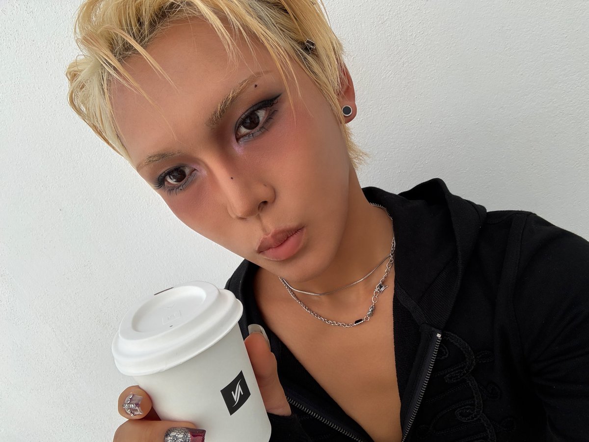 XLOVBRASIL's tweet photo. 📸
Atualização de #HYUN no B.stage!

“???: Uma Hyun-ie refinada que sabe apreciar uma xícara de café”

#XLOV @XLOV_official https://t.co/eznIaqIqDu
