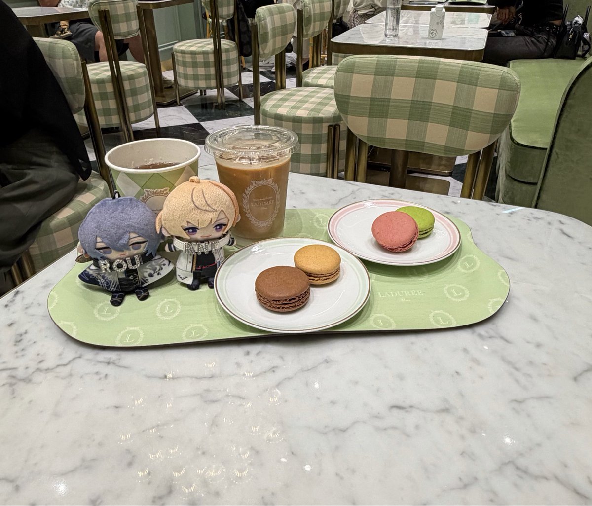 Cafemocha___033's tweet photo. 念願マカロン食べてきた🤍𓂃𓈒𓏸︎︎︎︎ 
ぱぺのネームタグもめちゃかわいい🫶 https://t.co/9uSegkmPyJ