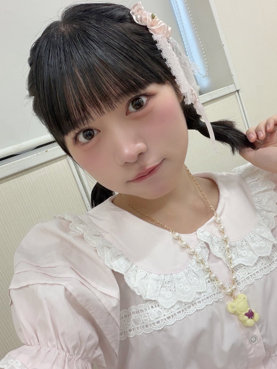 onishi_aoi's tweet photo. おはようʕ´-ﻌก̀ʔᐝ
バスの中でどこの席が好き？わたしは、運転手さんの後ろの高くなってる席がすきでーす🪑
では今日ものんび〜りいこう🐻‍❄️🌟
 #ニアジョイ https://t.co/CkQA03KtSu