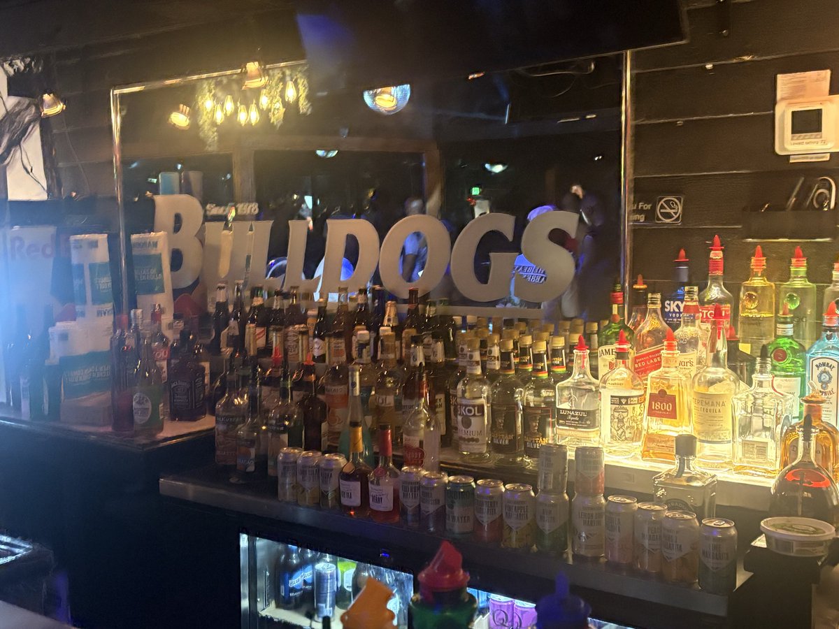 BlqRussian's tweet photo. Mannnn how I miss Atl lowkey .. maybe it was just em drinks #Bulldogs 🫠 https://t.co/Mtn9dqO4TX
