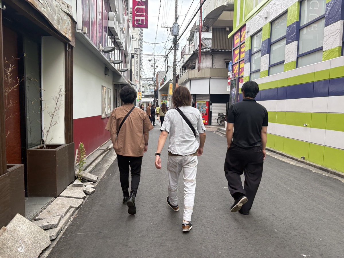 MessiahJDA2026's tweet photo. yossyが撮ってくれたリハ前の
コンビニにいく３人👦
（左から）shun Ryuta 憂 https://t.co/clOSZEZBFa
