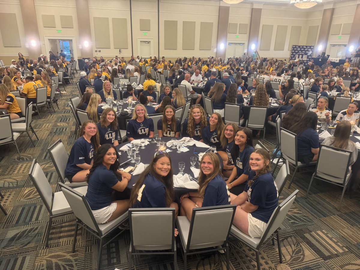 Selahj10's tweet photo. First Summit!!! I had so much fun this weekend with my new team and these amazing group of girls. I can’t wait until season starts!!

Selah Jones
Co 2030
Catcher/ UTL
@Org_LLG @LLGPremier14U @mcm_t2g @LLGCOACH https://t.co/4bRKaCv8mY