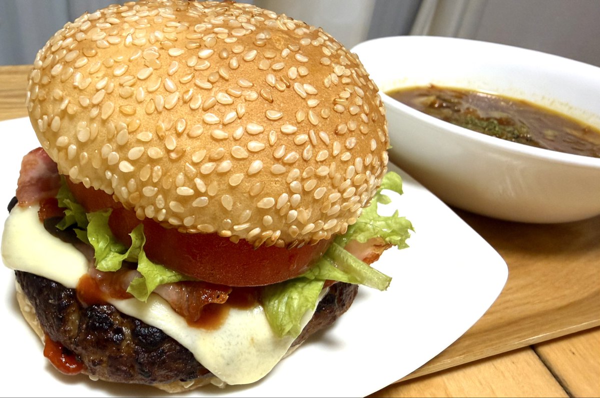 adon0609's tweet photo. 自分メモ

今朝は 雨が酷いけど…

BLTチーズバーガー 食べて

元気出しマス🍔☕️

#自炊メシ
#男子ごはん https://t.co/Hsf3KIVTOy