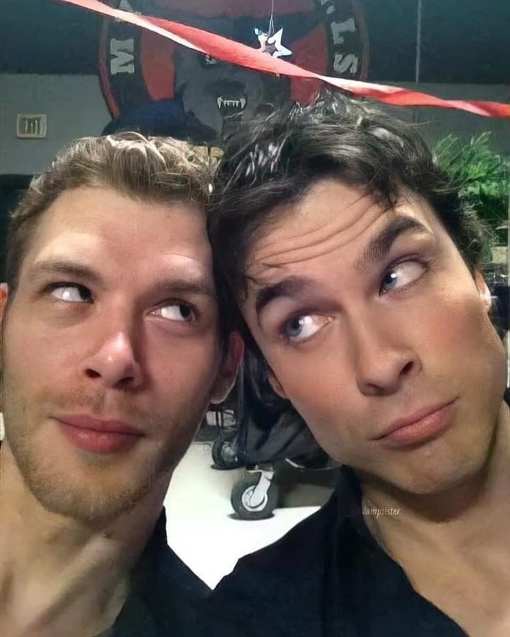 LitsaaRdz's tweet photo. Muy padre Vampire Diaries pero Klaus y Damon son OTRA cosa https://t.co/3jQIGlsCEg