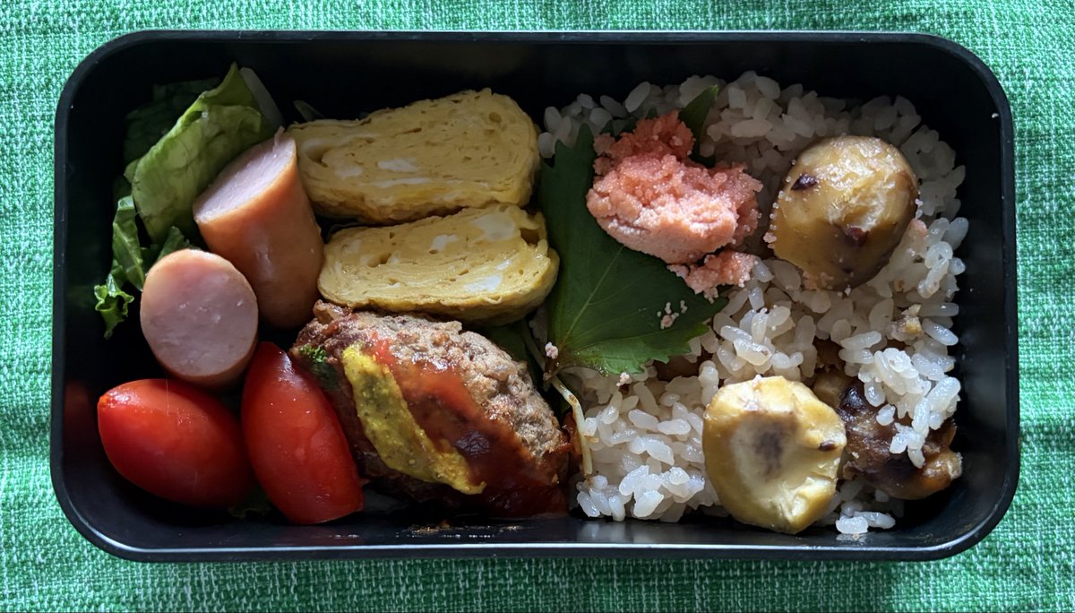 BECK96874237's tweet photo. 栗ご飯とおからハンバーグ弁当（昨日の残り弁当） https://t.co/5iAngEiSj7