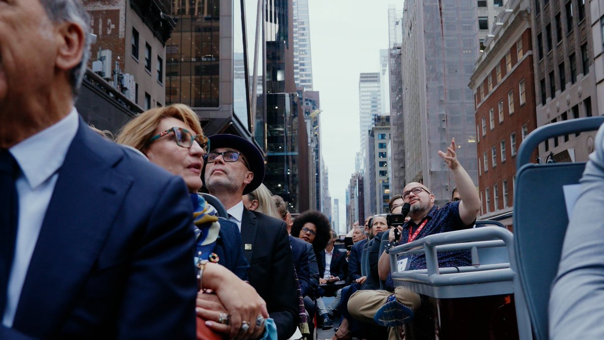 NYCMayor's tweet photo. What better way to show off our city to 50 visiting mayors than from the roof of a double decker bus? https://t.co/fThtdEJasB