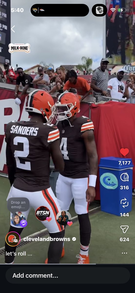 Dleon24_7's tweet photo. Please STOP pinning these two against each other. This our team 😤 #dawgpound https://t.co/6SyKxCq6Cd