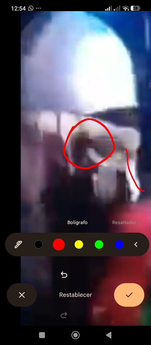 JulioRazoMx's tweet photo. @PKN2023 Ahí está la persona que disparo, el arma estaba oculta https://t.co/3g7QXEMRc5