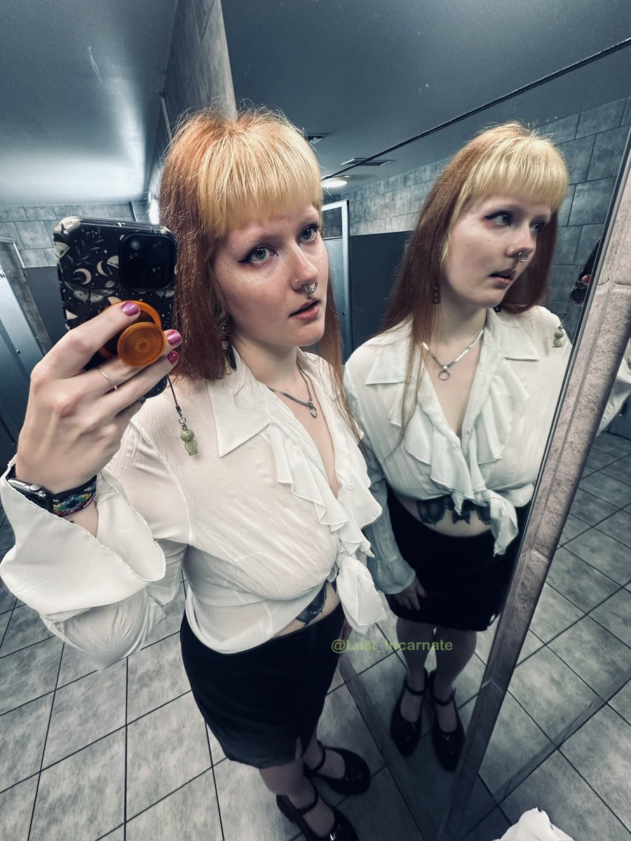 lust_incarnatex's tweet photo. Had an amazing time reading Kafka and getting my ass beat 🤤 #kink #bdsmِ #onlyfans #fansly https://t.co/owuZDVVT5A