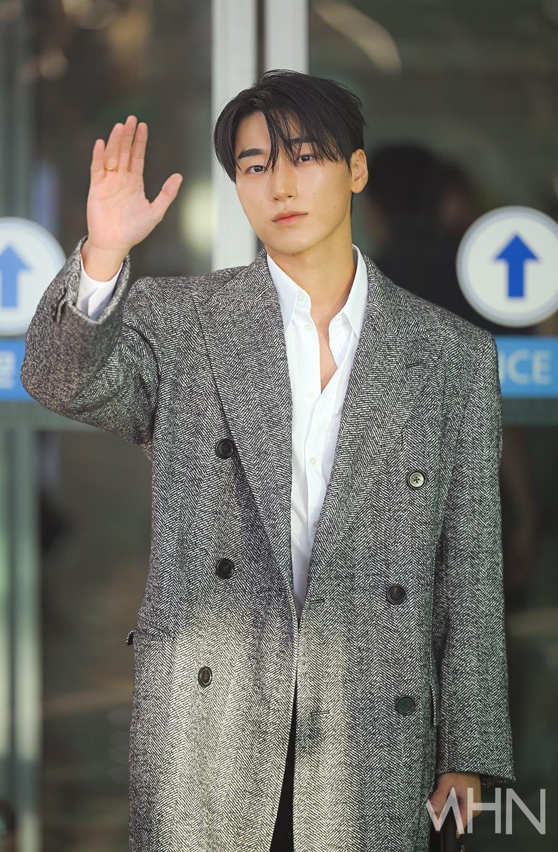 1024updates's tweet photo. [📷] Dolce&amp;Gabbana Global Ambassador Choi San Incheon Departure heading to Milan, to attend the D&amp;G SS27 Women's Show

#CHOISAN #산 #DGSS27 #DolceGabbana https://t.co/LYDDIXlzeh