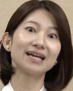 child_story's tweet photo. 福岡市長選に挑戦する佐々木彩乃氏、
活動家のような会見に違和感が❓

「特定団体からの支援を受けない」と語りながら、村上財団のポストにこんなことが…。
--
無所属で何の後ろ盾もない20代の挑戦には支えてくれる仲間がたくさん必要です。ぜひ応援してください。
--
親指を地面に向ける福島みずほ氏と同じ目をしていたり…😆