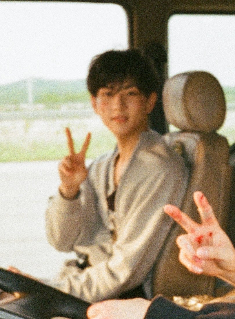 2bk1o's tweet photo. 내복슬강아지어떡함 누가 촬영장에 강아지데려왓어요 털날려요 https://t.co/EUD5SdJEQD