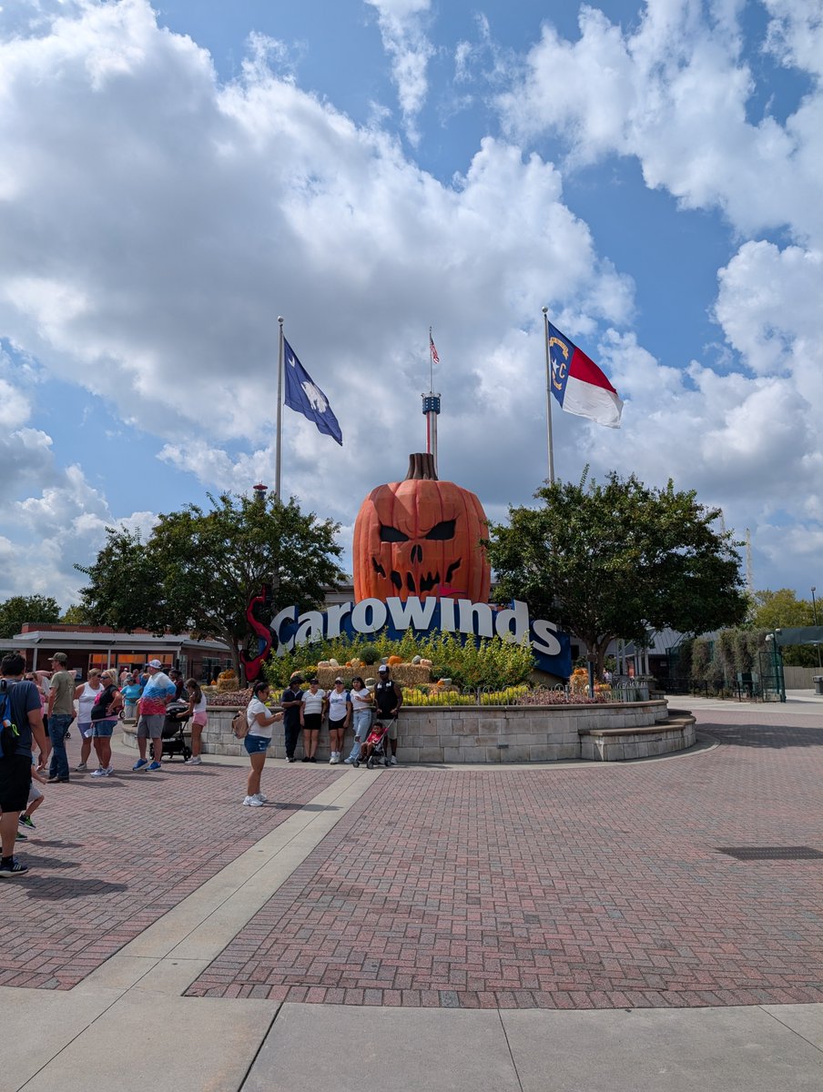 RideAlongWJake's tweet photo. Had a great two days at @Carowinds. First time going here and it was well worth the trip. Their big 4 of Fury, Thunder Striker, Copperhead Strike and Afterburn are all really solid. Kids and wife had a good time too, especially in Camp Snoopy. Looking forward to coming back. https://t.co/QyfqaYezhZ