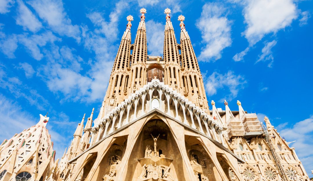 Shavusca01's tweet photo. @clvsprophetarum @brutal_gardener Dito isso a igreja vai lá e faz as construções mais lindas da história humana https://t.co/A4dWr1fBJw