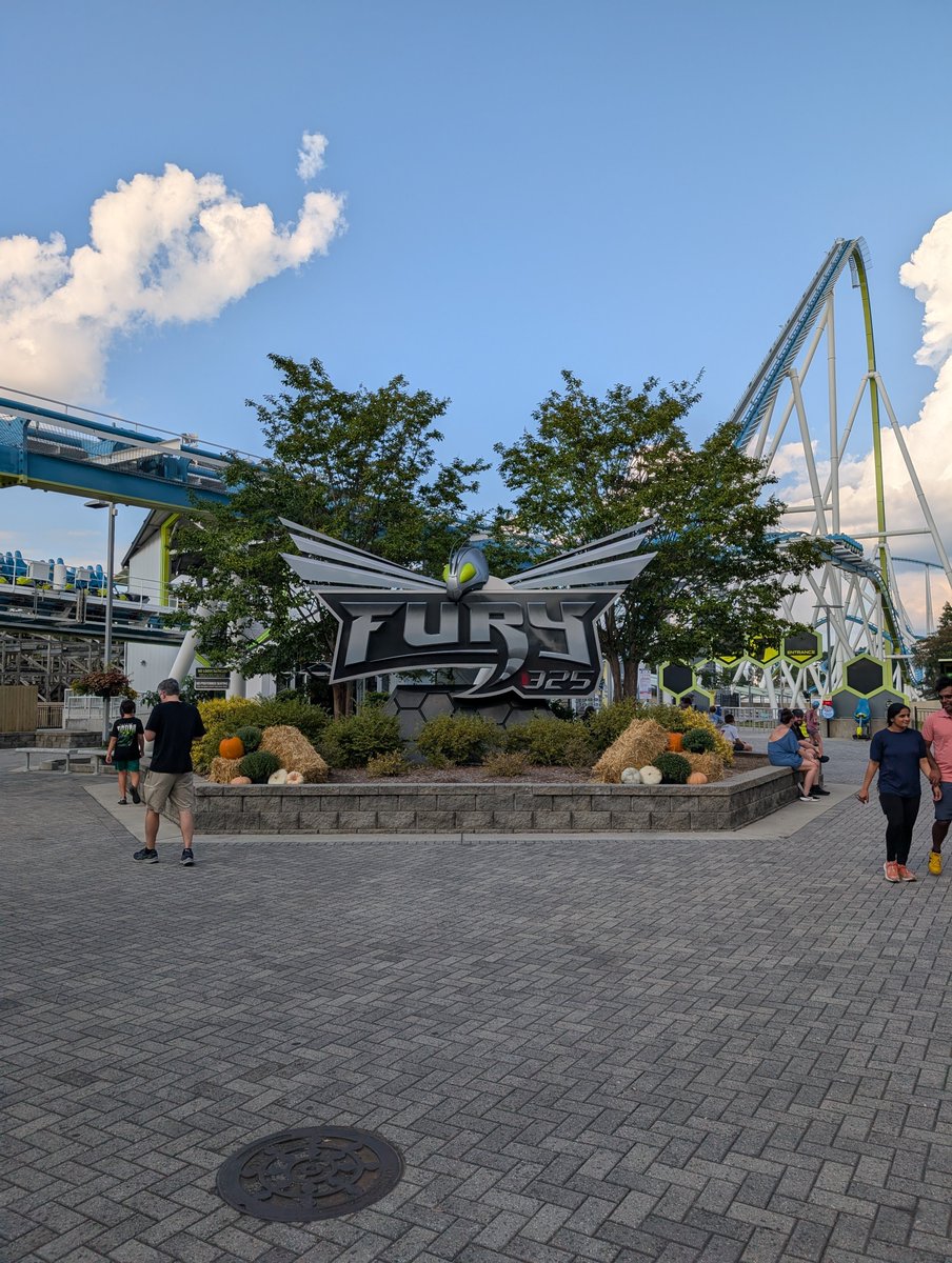 RideAlongWJake's tweet photo. Had a great two days at @Carowinds. First time going here and it was well worth the trip. Their big 4 of Fury, Thunder Striker, Copperhead Strike and Afterburn are all really solid. Kids and wife had a good time too, especially in Camp Snoopy. Looking forward to coming back. https://t.co/QyfqaYezhZ