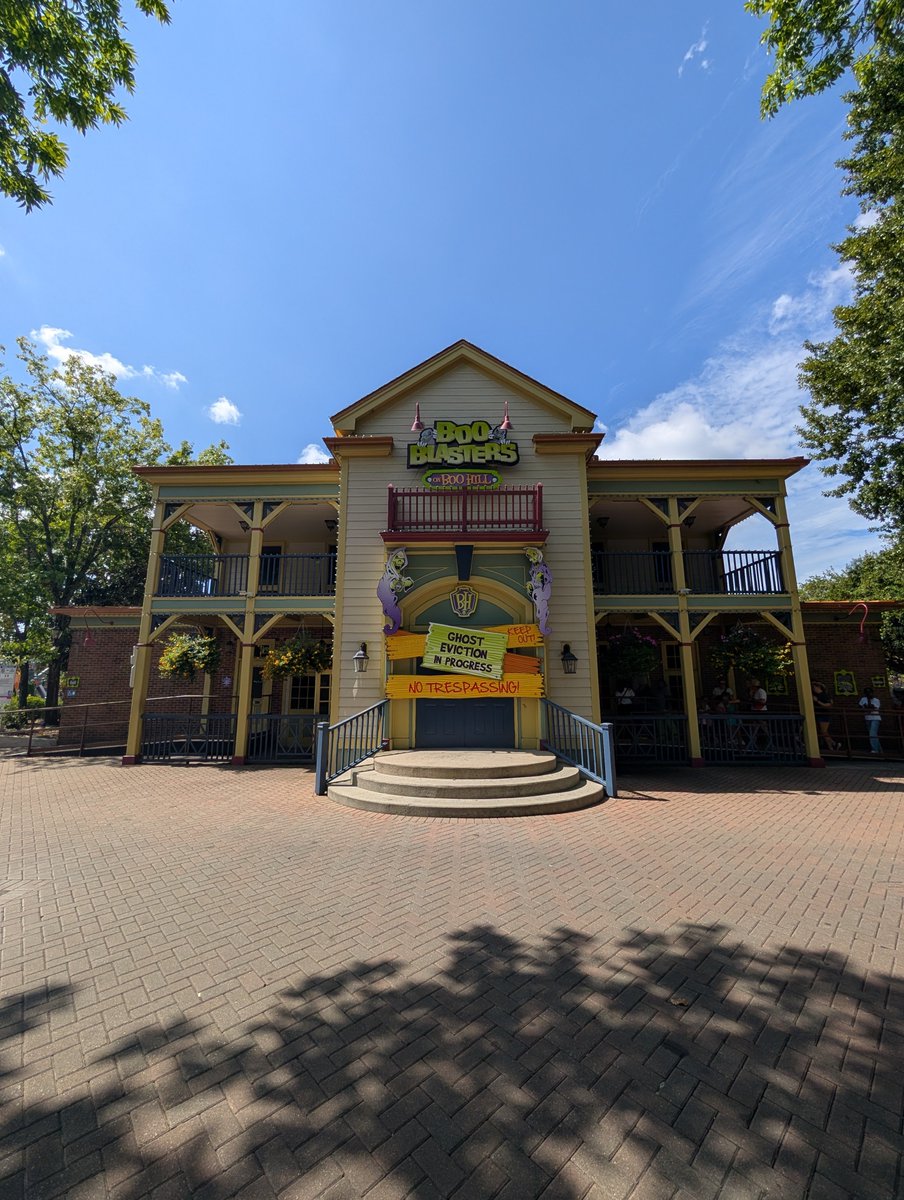RideAlongWJake's tweet photo. Had a great two days at @Carowinds. First time going here and it was well worth the trip. Their big 4 of Fury, Thunder Striker, Copperhead Strike and Afterburn are all really solid. Kids and wife had a good time too, especially in Camp Snoopy. Looking forward to coming back. https://t.co/QyfqaYezhZ