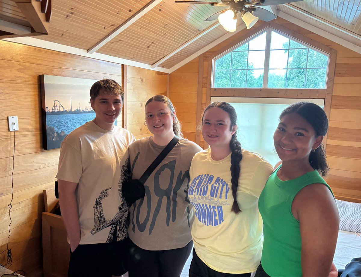 ZoeyRogers324's tweet photo. What a great weekend at Cedar Point! 🎢❤️ So many laughs, memories, and fun with my favorite people! @bcarmickle2028  back to the grind tomorrow  💪🏽🥎 https://t.co/VuhjBekerS
