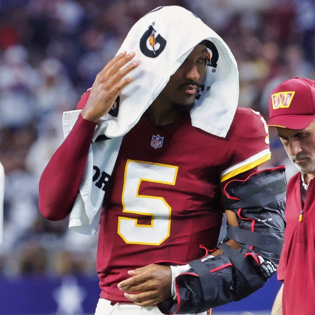 TotalProSports's tweet photo. BREAKING: NFL Doctor Gives His Unfiltered Take On Jayden Daniels’ Nasty Elbow Injury

READ MORE: https://t.co/XzHrHU8Qao https://t.co/e9xe0Ep5oV