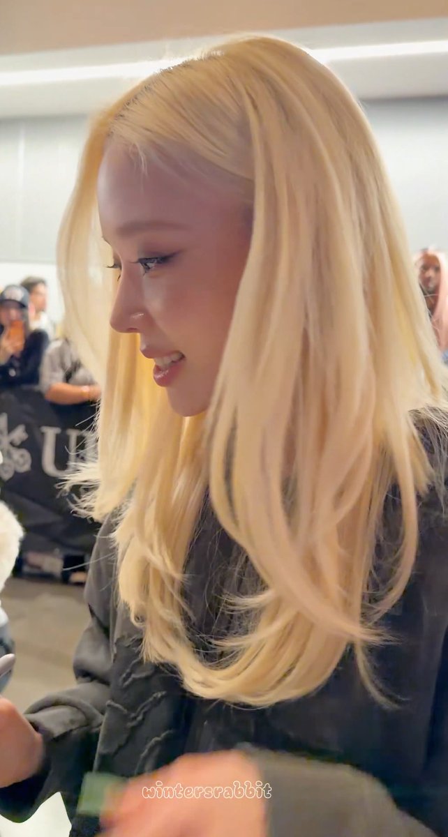 joyminjeong's tweet photo. literally so in love with this layered hairstyle this might be my favorite ever she’s so pretty omg https://t.co/g5PIOSOMfH