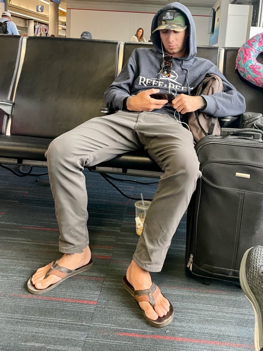 AlphaFootGods's tweet photo. Dudes showing feet at the airport are the best Alphas

#malefeet #alphafeet #malefeetfetish #piedimaschili #smellymalefeet #bigfeet https://t.co/R3HyDvSyJ7