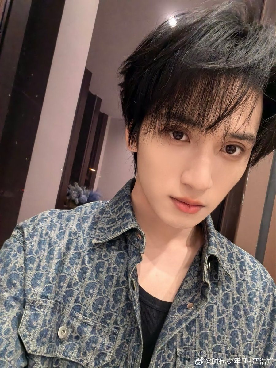 TNTS231119's tweet photo. TNT时代少年团 #严浩翔 Weibo Updated!
2026.08.20 🐻

“ไม่ได้ลงรูปเซลฟี่มานานแล้วนะ”

🐻 : https://t.co/HMxTMT3ZzJ

#YanHaoxiang #เหยียนฮ่าวเฉียง #时代少年团 #TNT时代少年团 #TeensinTimes https://t.co/80st7ycUAs
