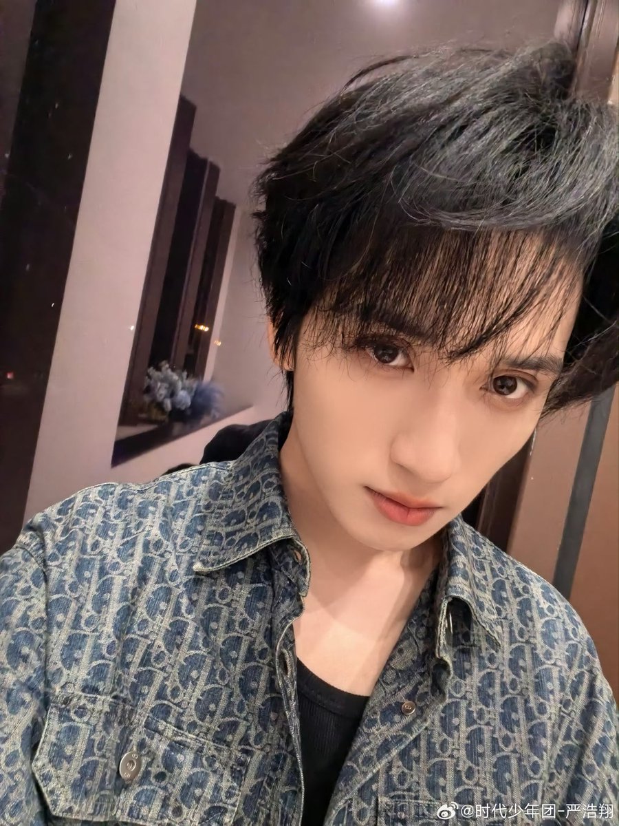 TNTS231119's tweet photo. TNT时代少年团 #严浩翔 Weibo Updated!
2026.08.20 🐻

“ไม่ได้ลงรูปเซลฟี่มานานแล้วนะ”

🐻 : https://t.co/HMxTMT3ZzJ

#YanHaoxiang #เหยียนฮ่าวเฉียง #时代少年团 #TNT时代少年团 #TeensinTimes https://t.co/80st7ycUAs