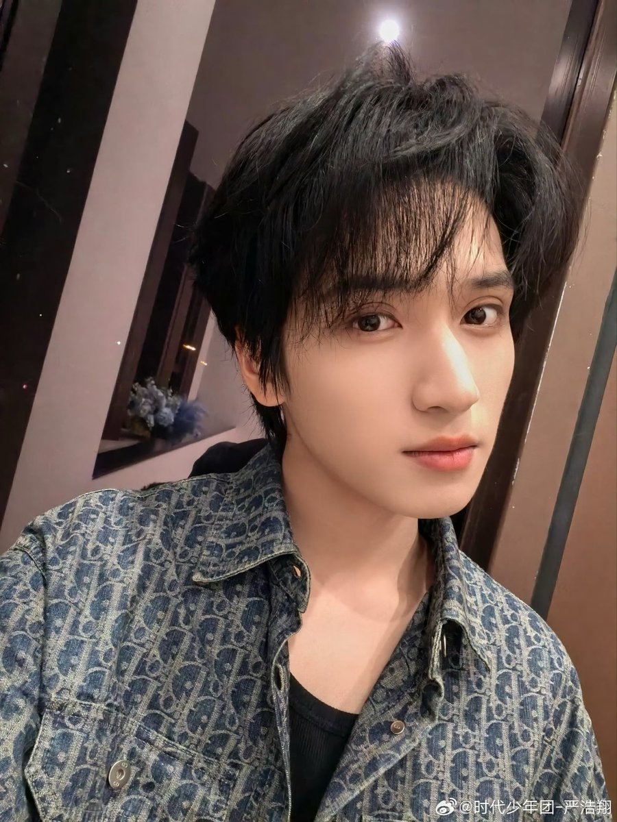 TNTS231119's tweet photo. TNT时代少年团 #严浩翔 Weibo Updated!
2026.08.20 🐻

“ไม่ได้ลงรูปเซลฟี่มานานแล้วนะ”

🐻 : https://t.co/HMxTMT3ZzJ

#YanHaoxiang #เหยียนฮ่าวเฉียง #时代少年团 #TNT时代少年团 #TeensinTimes https://t.co/80st7ycUAs