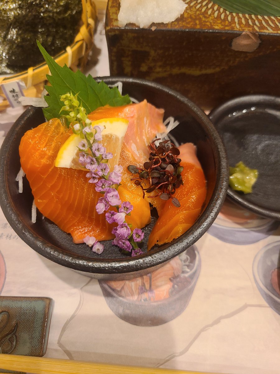 mitosanba's tweet photo. SNSでよく流れてくる、福岡の中洲にある「ふくおかごと」にやっと行けた!!
並ぶの嫌なので朝6時頃に行ったらわりとすんなり入れた
究極の朝ごはんと言われてるのも納得💪
めちゃ豪華でした～😍 https://t.co/RyadvKdGh9