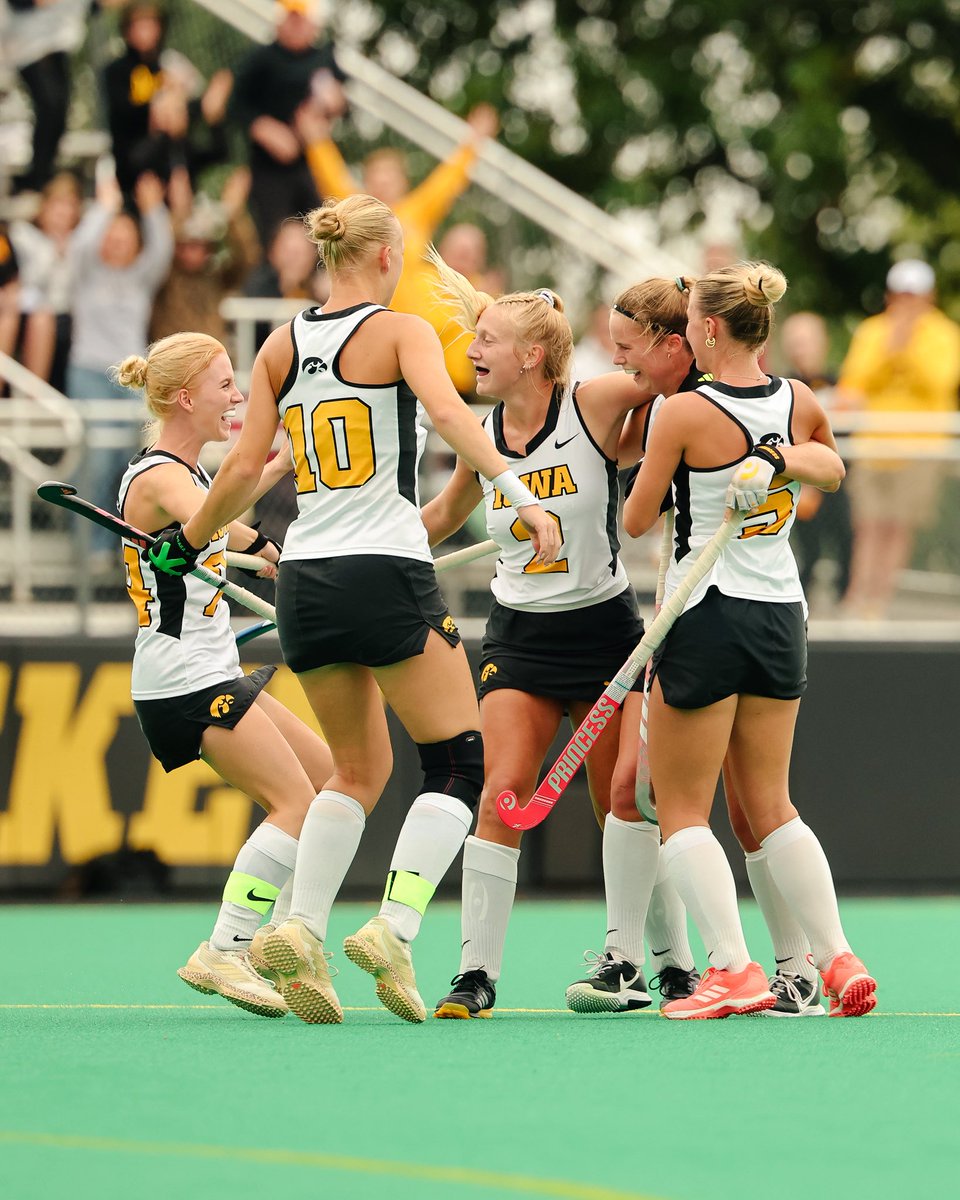 TheIowaHawkeyes's tweet photo. Sunday Dubday!
@iowafieldhockey x #Hawkeyes https://t.co/nrAbrgpT5m