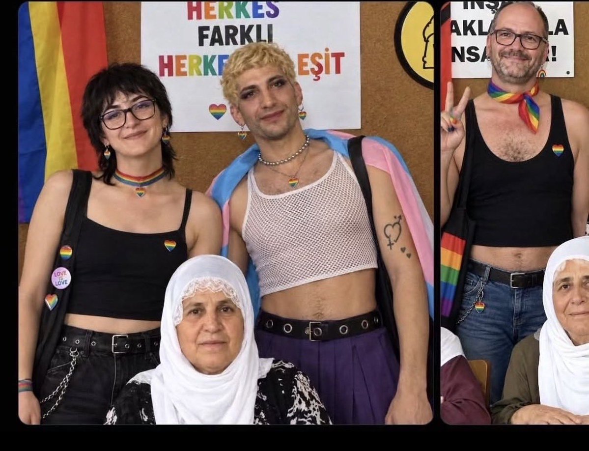 berzan24's tweet photo. @MustafaKalkanc7 Devlet Sözde Kürd siyasi partisi ortaya koydu,gelinen sonuç bu, bugün bu odalarda dem e küfür edin, şimdi devlet amed spor diye bir takım ortaya koymuş anı bu şahıslar bu takımı Kürdlerin takımı zannediyor Allah akıl fikir versin https://t.co/RHk0VdglEl