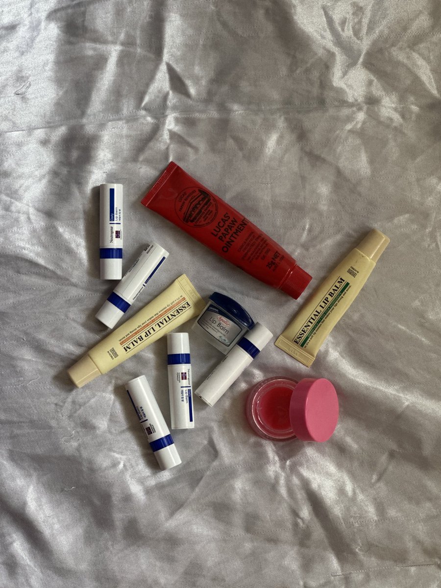 lykbsrpriv's tweet photo. obsessed with lip balms https://t.co/Kbz5fFb27m