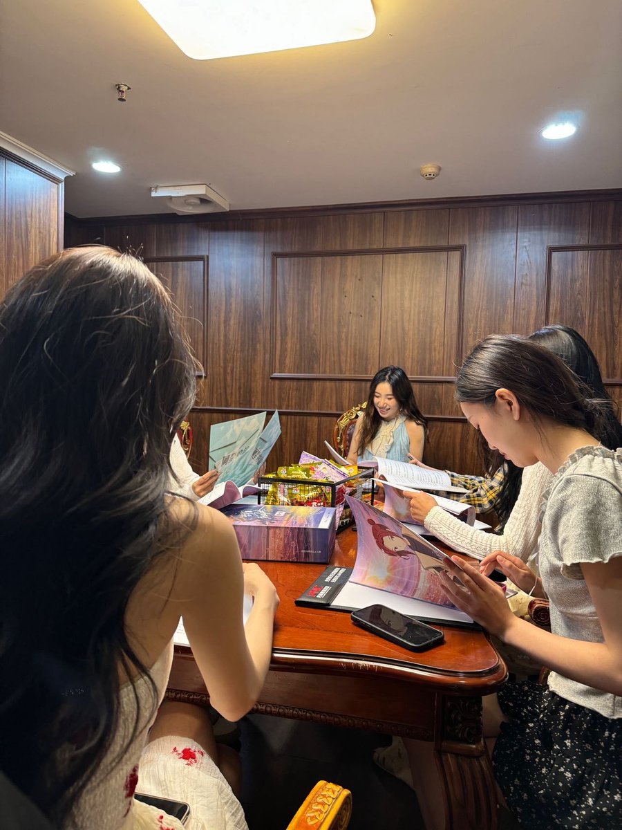 JunSeo1121's tweet photo. Just nailed a Mind Maze murder mystery剧本杀! 120 mins of lying, deduction u0026 plotting – the best group chaos this month ♂ https://t.co/adcthRNq9h