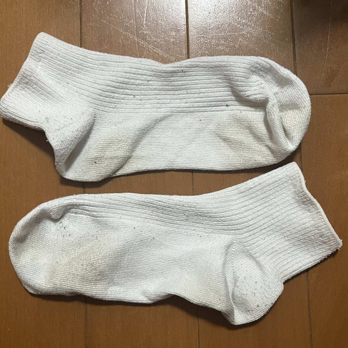 quaeexRy's tweet photo. 靴下買ってくれる人いますか🥺メルカリで1000円で売ります〜 #使用済み靴下 #靴下売ります https://t.co/NGnlTyuRhD