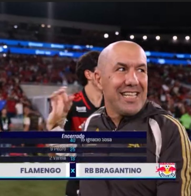 Pesgrau's tweet photo. A paz já foi selada no Mengão 

Pedro e Leonardo Jardim se abraçaram após o fim do jogo. https://t.co/gseX9N7WyS