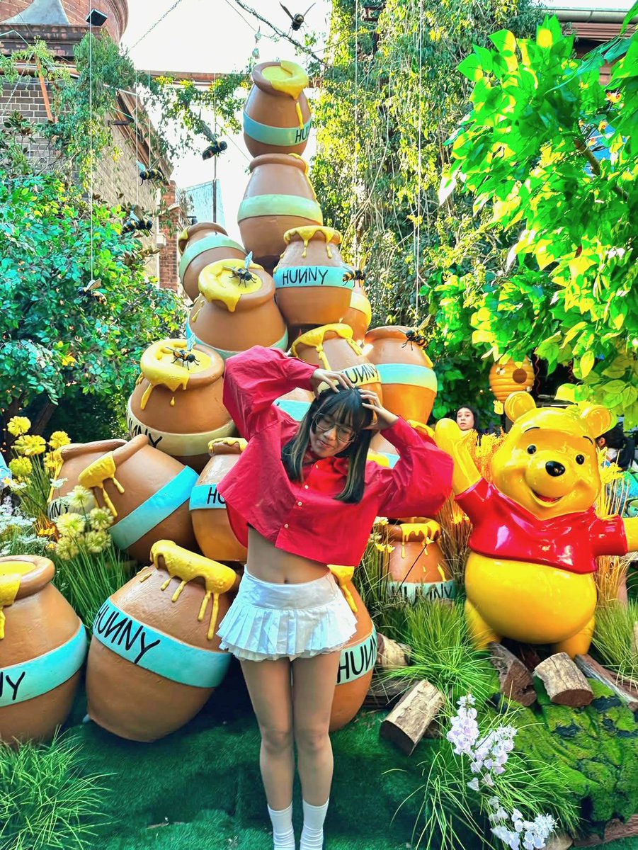 wooly_chan's tweet photo. Winnie the Pooh 🍯🐝🎈 https://t.co/AS8n7txNgb