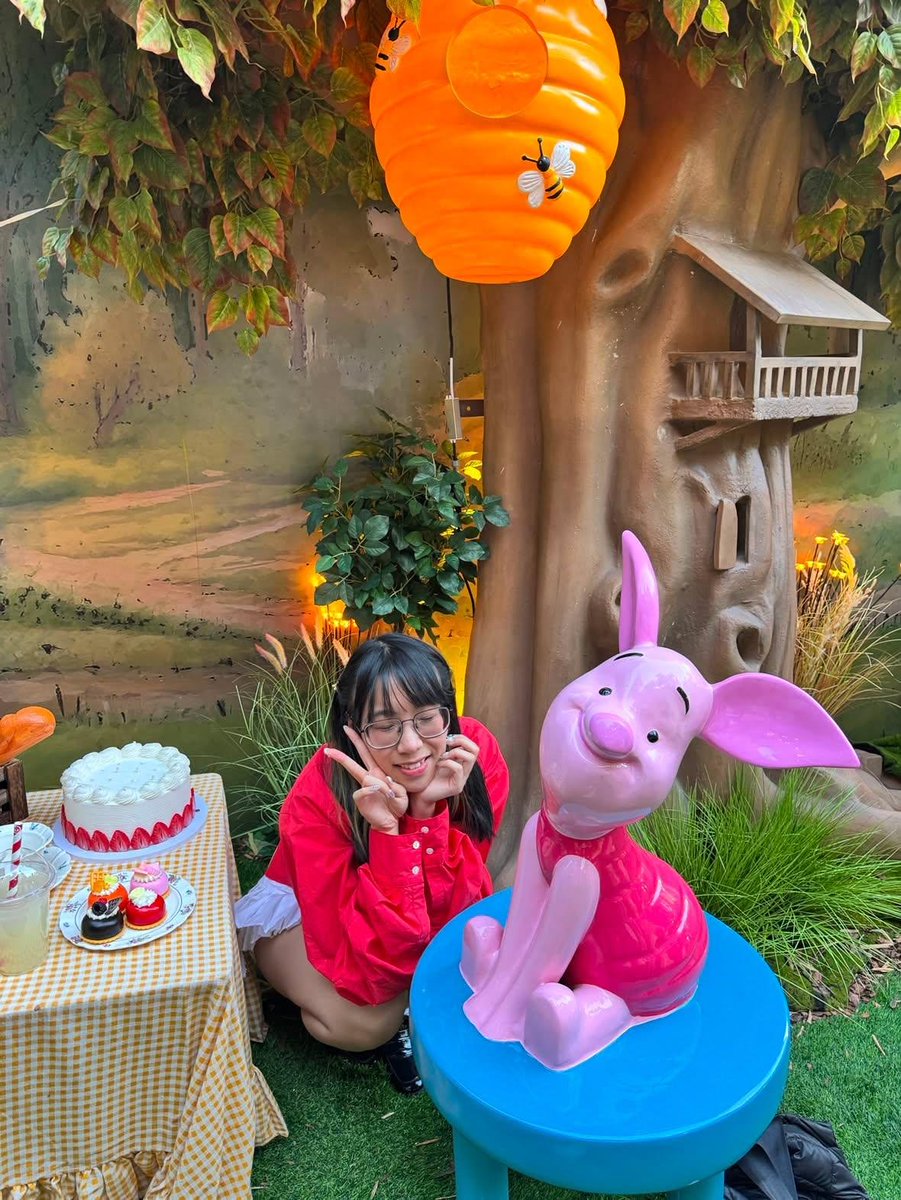 wooly_chan's tweet photo. Winnie the Pooh 🍯🐝🎈 https://t.co/AS8n7txNgb