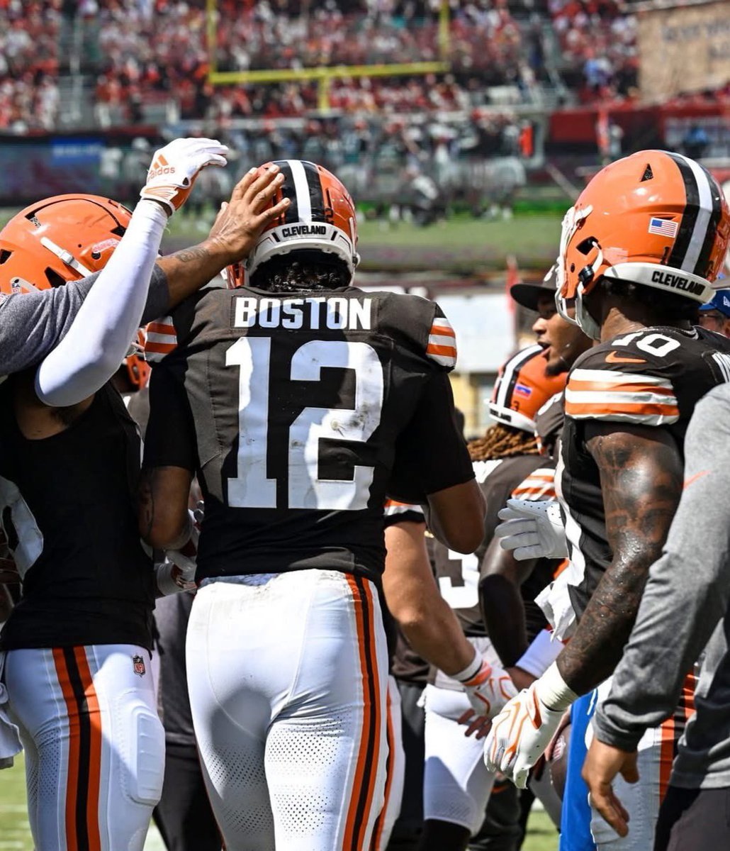 MyLuxuryCards's tweet photo. Can't believe the @Browns are tied for 2nd place in AFC North π€£
#letemknow #dawgpound https://t.co/6NqkTYgjCN