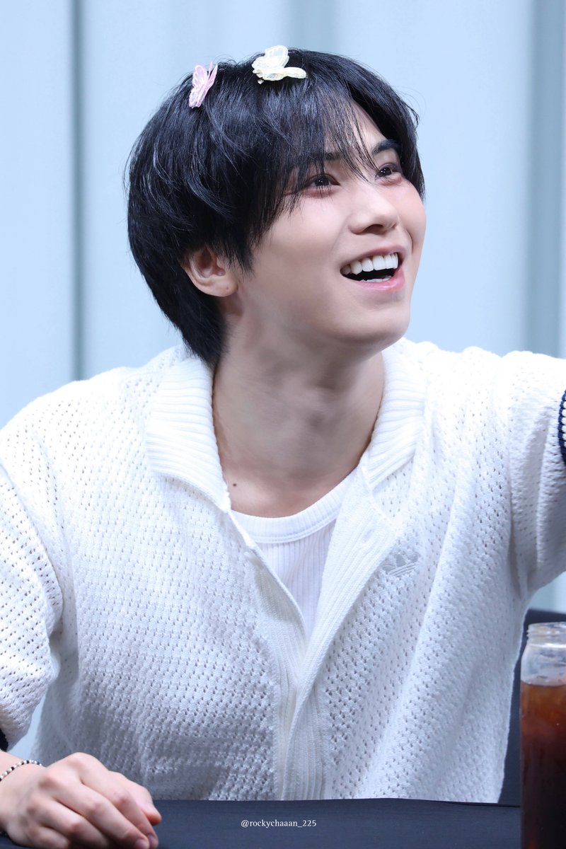 rockychaaan_225's tweet photo. 260920 Nemoz 팬싸

저는 천사를 찾은 것 같아요😇🪽

#라키 #ROCKY #ラキ https://t.co/RMaS5qMRft