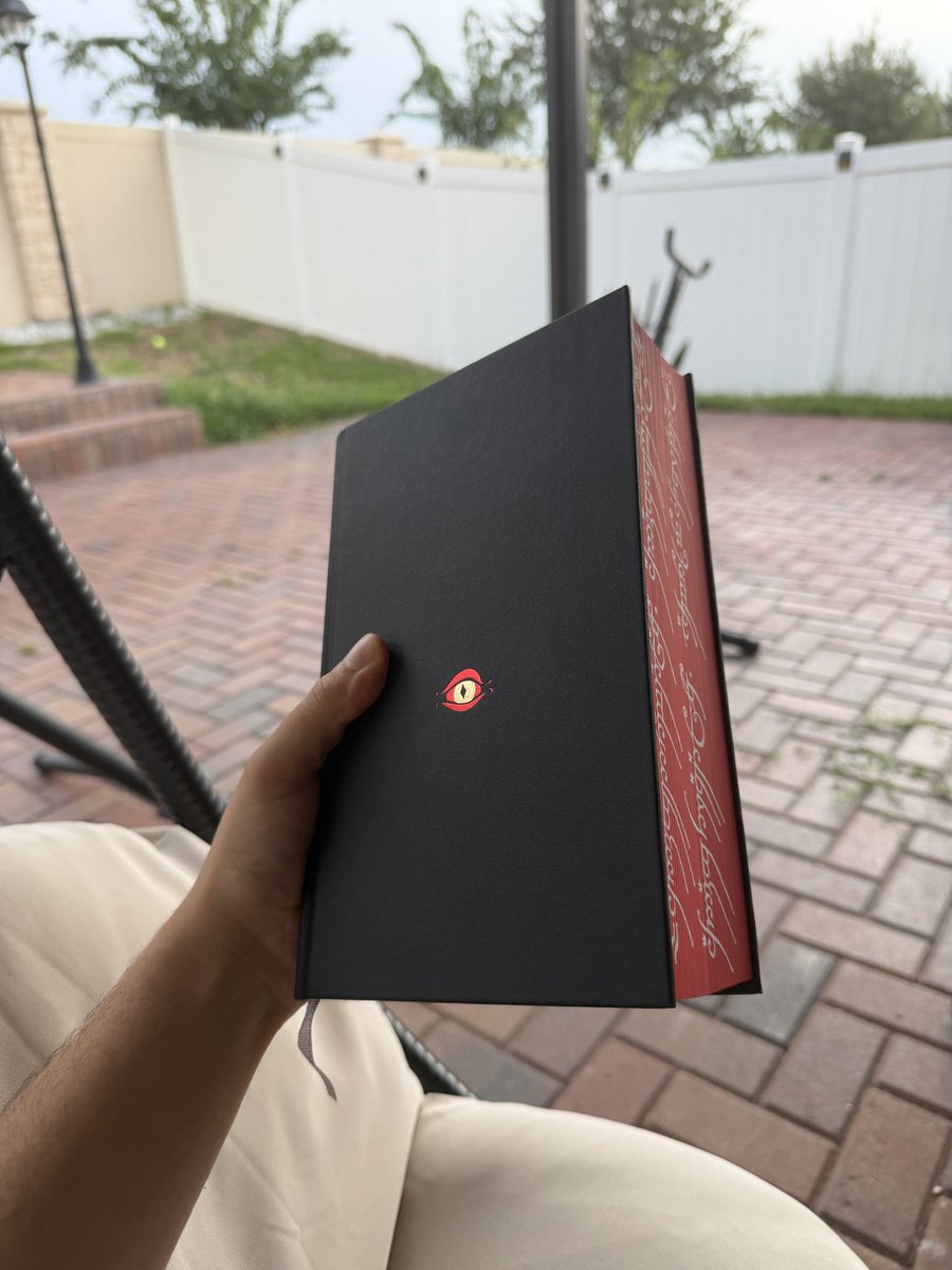 chrisjarou's tweet photo. Never been much of a reader but want to start getting into it.

Whenever I have time I find myself doomscrolling, so reading it is.

Starting off with this thicc boi. https://t.co/PNc3renpEW