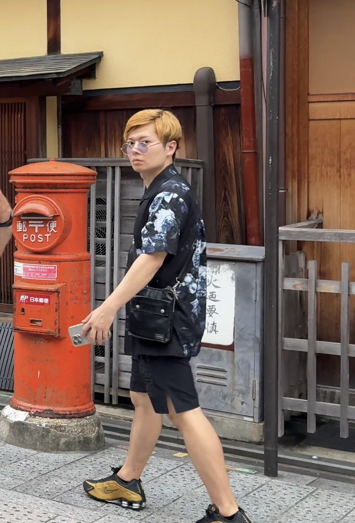 zeroomvuse's tweet photo. YouTubeが奈良公園で人々を追いかけて動画を撮影するのは完全に間違っています。このような行為は許されず、直ちにやめさせるべきです。正しい行動とは何か、皆さんからのコメントでサポートをお願いします @day1tv_ https://t.co/qFx8zEjEFk