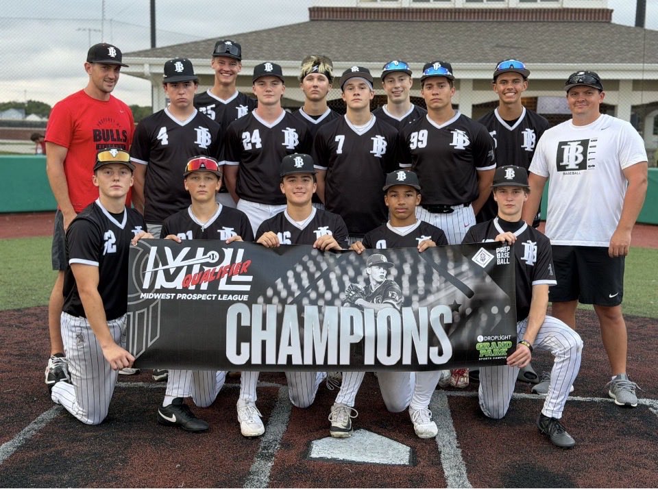 loganmas1221's tweet photo. Good weekend with @IN_Bulls2029 going 5-0. I went 8/10 this weekend |2 doubles|  
|3 triples| |12 RBIs| 2 stolen bases

@daviessbaseball @PrepbaseballKY @JamieTessoff @wilhann15 https://t.co/VUVhHwzMoq
