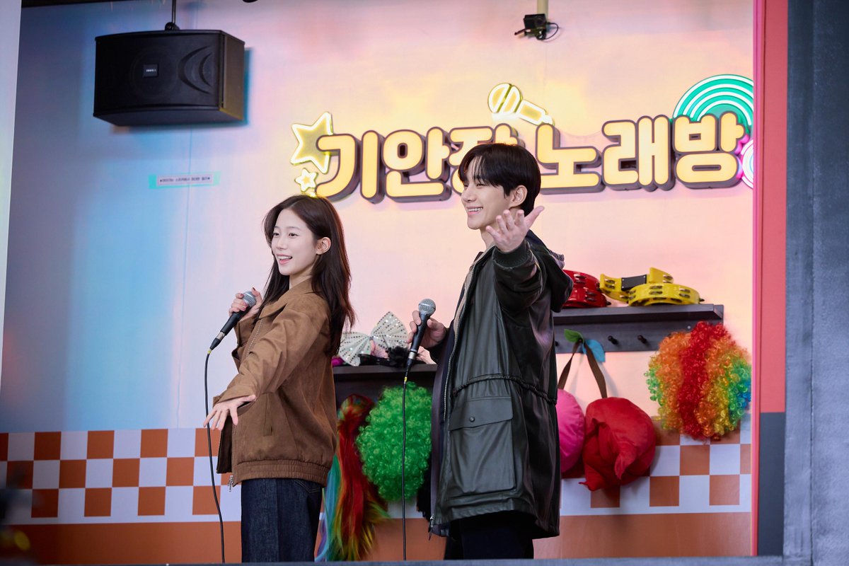 NetflixKR's tweet photo. 사이즈도 낭만도 거대한 기안장 2호점 오픈 D-1🏠

뭐든 경험치 두 배♡가 된 기안장, 내일 영업 시작합니다. <대환장 기안장> 시즌2, 9월 22일 공개. 오직 넷플릭스에서. https://t.co/j6InpO4Vrd