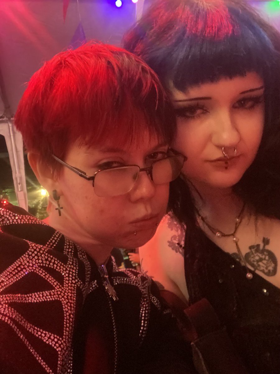 sappicfemcelord's tweet photo. @parmykitty me on the righttttt :3 https://t.co/A8Kuk5RkPS
