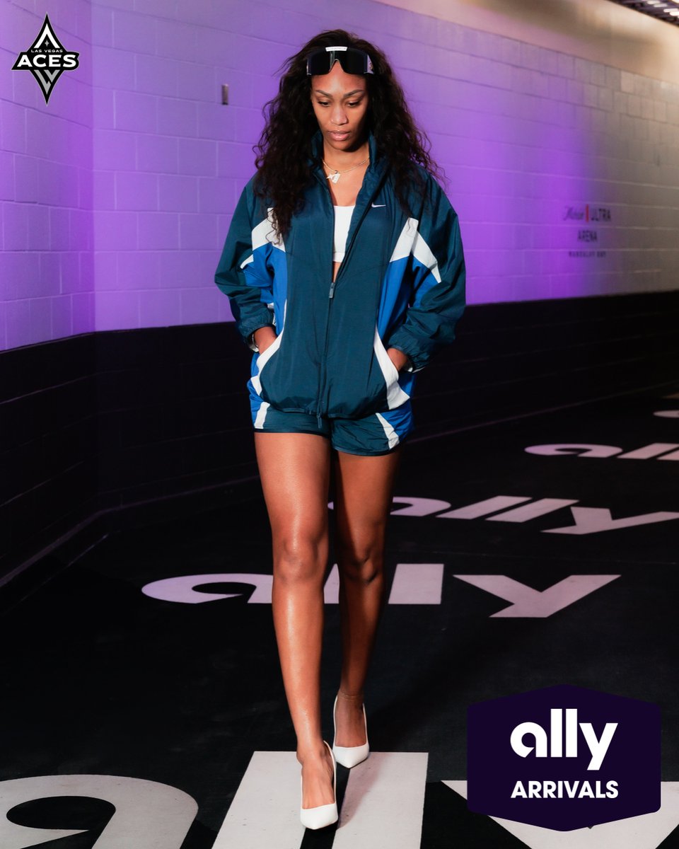 LVAces's tweet photo. keepin' it cozy in her windbreaker set 🤩

Presented by @Ally // #ALLINLV https://t.co/RHSMfY70mr