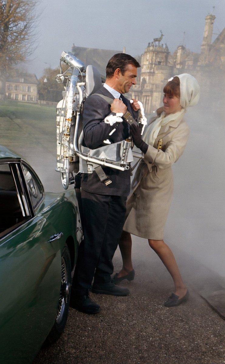 SeanConneryAr's tweet photo. #SeanConnery  #Thunderball 
007 #JamesBond ⚪️⚪️⚪️🔴 https://t.co/AK4ebRcrBt